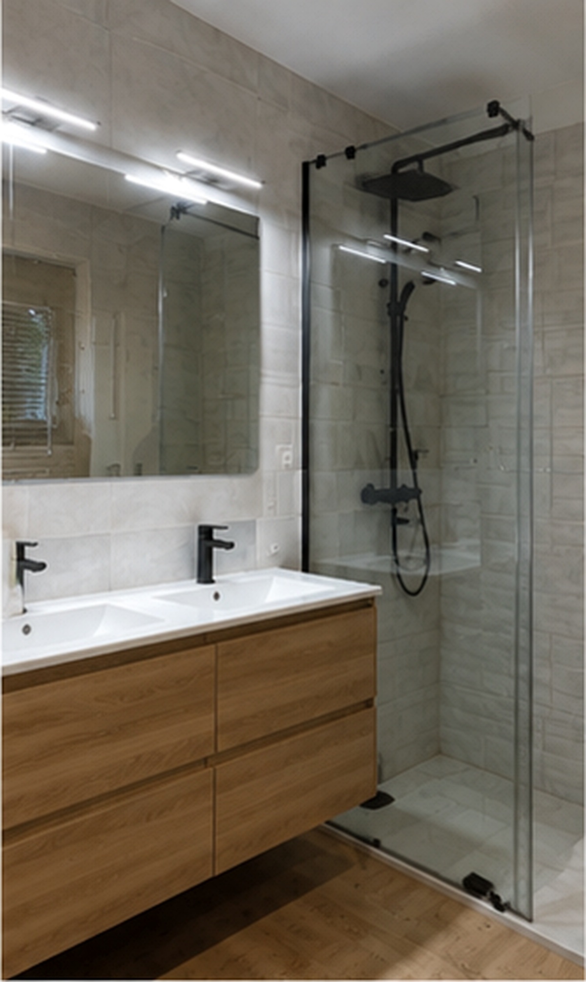 Rénovation de salle de bain avec douche réalisée par LPC Chauffage